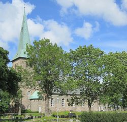 Tune kirke, oppført 1910. Foto: Jan-Tore Egge (2013).