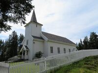 Tunhovd kirke ble innviet i 1945, etter krigens slutt, men byggverket sto ferdig allerede i 1942. Foto: Stig Rune Pedersen
