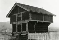 8. Tveit, Telemark - Riksantikvaren-T164 01 0003.jpg