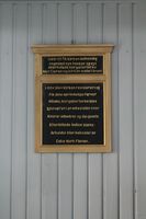 Minneplate om senere restaureringer av kirken. Foto: Chris Nyborg (2014).