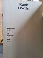 Minnebok i Hegnhuset på Utøya. Rune Havdal 43 år fra Øvre Eiker. Foto: Eva Rogneflåten (2022).