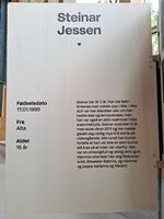 Minneboka i Hegnhuset på Utøya. Steinar Jessen fra Alta. Foto: Eva Rogneflåten (2022).