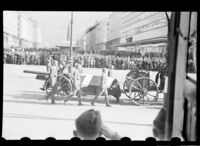 Ole Bulls plass i Bergen under begravelsen av Sipo-offiserene den 30. april 1942. Foto: Magnus Nielsen