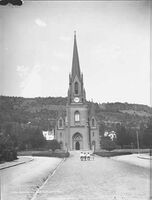 Den nybygde Bragernes kirke fotografert av Knud Knudsen i 1871.