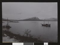 5. Uidentifisert landskap med båter, 1904 - no-nb digifoto 20130321 00015 bldsa FA0285.jpg