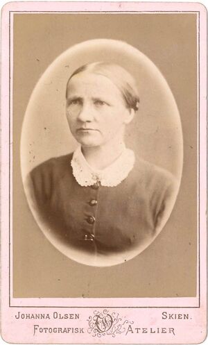 Ukjent dame (Johanna Olsen, Skien).jpg