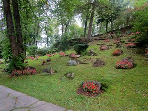 Ullern kirkegård urnelund 2015.jpg