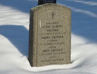 Ulrik Albert Sæther var sogneprest i Rollag 1882-88. Han er gravlagt på Vestre gravlund i fødebyen Oslo.