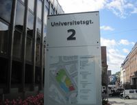 474. Universitetsgata 2 Oslo skilt 2009.jpg