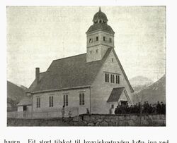 Uskedal kirke (1914). Foto: Nasjonalbiblioteket (1924).