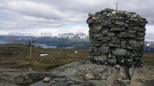 Ustetind varde 2015.jpg