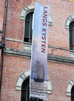 Banner ved Nasjonalgalleriet våren 2016 for utstillingen Langs kysten: Gude og hans elever omkring 1870. Foto: Stig Rune Pedersen
