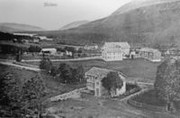 Utsyn over delar av Lesjaskog sentrum frå kyrkjetårnet ca. 1900-1910