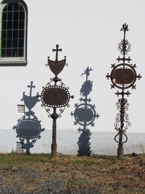 Våler kirke - smijernsgravminner 02.JPG