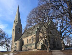 Vålerenga kirke Oslo 2012.jpg