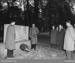 Vår Frelsers gravlund Hansteen og Wickstrøm 1953 OB.Ø53 0653.jpg