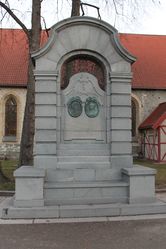 Minnesmerke over Hans Nissen (1727–1807 og hans kone. Foto: Chris Nyborg (2014).