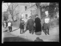 Listebærere utenfor valglokale