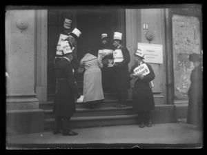 Valgdagen 1921 - no-nb digifoto 20160315 00573 NB NS NM 11290.jpg