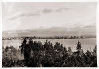 Vallø fra vest etter bombingen og etter oppryddingen