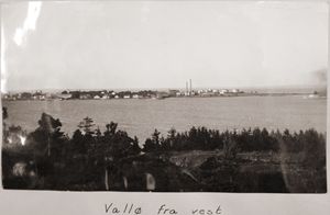 Vallø fra vest før bombingen.jpg
