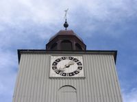 Tårnet med ei av urskivene. Foto: Stig Rune Pedersen (2013).