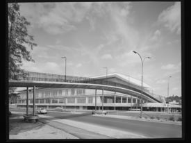 Norges Varemesse på Sjølyst, oppført 1962, revet 2002. Foto: Nasjonalbiblioteket (1962).