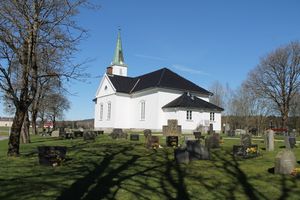 Varteig kirke og kirkegård 01.JPG