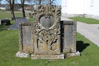 Spydevolds familigraf, der blant annet bygdebokforfatter Olav Spydevold (1876–1953) er gravlagt. Foto: Chris Nyborg (2016).