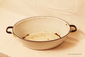 Vaskevannsfat emaljert (RH-00472).jpg