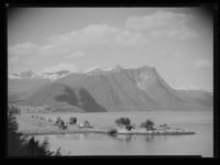 39. Veblungsnes - Innfjorden - no-nb digifoto 20150219 00188 NB MIT FNR 16531 B.jpg