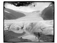 5. Ved foten av en bre - NB MS G4 0892.jpg