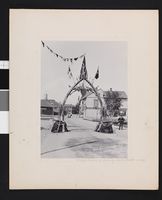 98. Ved kong Haakons og dronning Mauds besøk i 1906 - no-nb digifoto 20140502 00003 bldsa fFA00173.jpg