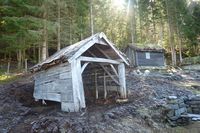 Vedaløda på plass oppi tunet mai 2010.