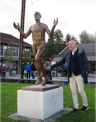 Vebjørn Rodal da han ble verdensmester på 800 meter. Avduket i Rennebu august 2019. Foto Kirsti Bunæs Moen.