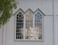 Detalj, vinduer på langvegg, Veggli kirke. Foto: Stig Rune Pedersen