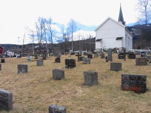 Veggli kirkegård øvre del 2014.jpg