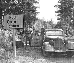 Vegskilt i Norge med tysk tekst.