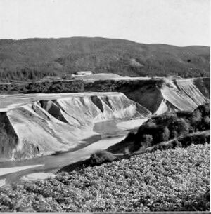 Verdalselva graver fremdeles (1957).jpg