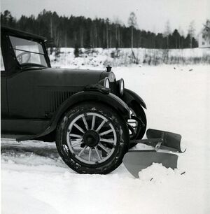 Verdens første bilplog 1923.jpg