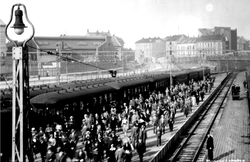 Vestbanen, ankomst morgenlokaltog. Ukjent/Postkort 1948.