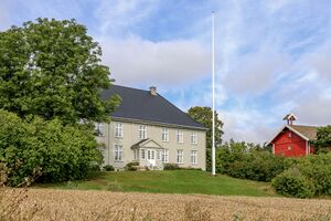 Vestby prestegård 01 220827.jpg