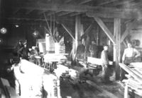 Interiørbilde av fabrikken, antakelig fra 1920-tallet.