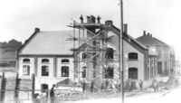 Vestfossen Trævarefabrik gjenreises etter brannen i 1915.
