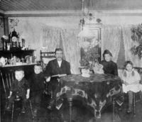 Fra stua til familien Lauritzen. Foto fra 1912.