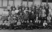 Elevene ved skolen i 1910.