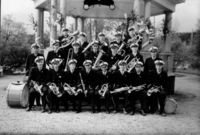 Hornmusikken foran paviljongen i Vestfossen park ved 40-årsjubileet i 1949.