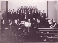 Vestfossen Mannskor og Vestfossen salongorkester holder konsert på 1920-tallet.