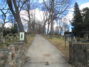 Vestre Aker kirkegård april 2013.jpg