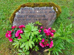 Victor Schaulund gravminne sommer.jpg